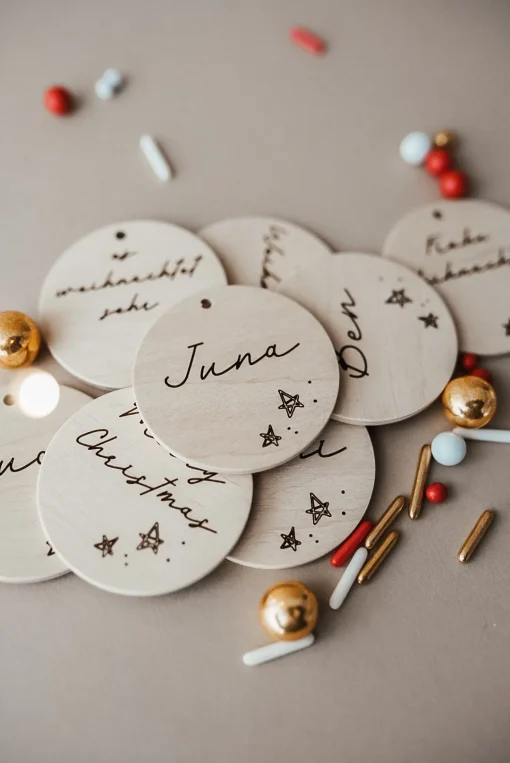 Tischkarte Anhänger Weihnachten personalisiert aus Holz mit Sternen - Image 2