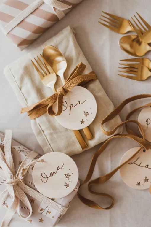 Tischkarte Anhänger Weihnachten personalisiert aus Holz mit Sternen